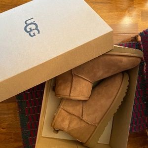 Short ankle UGGs  size 7
